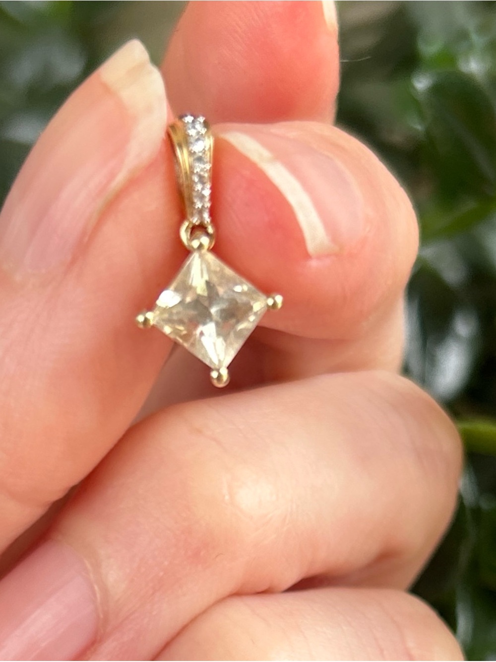 10K SOLID GOLD Quartz and Genuine Diamond Pendant